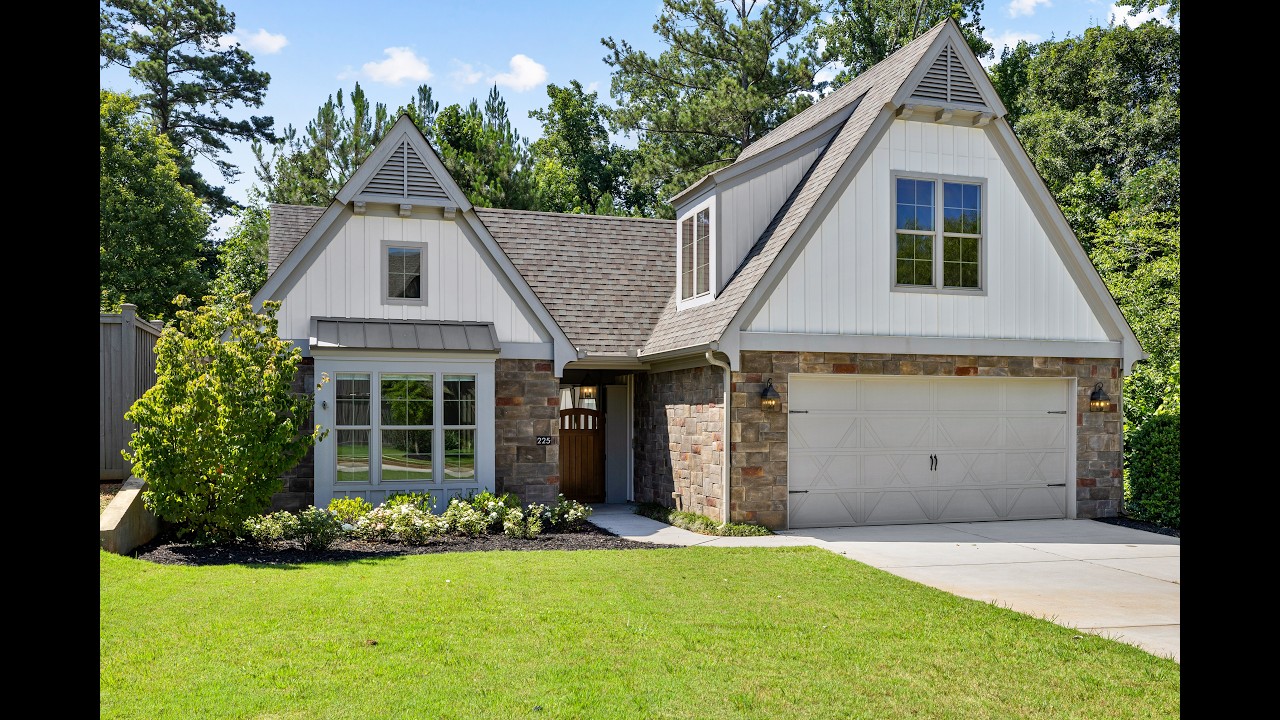 225 Arbor Garden Cir, Newnan, GA