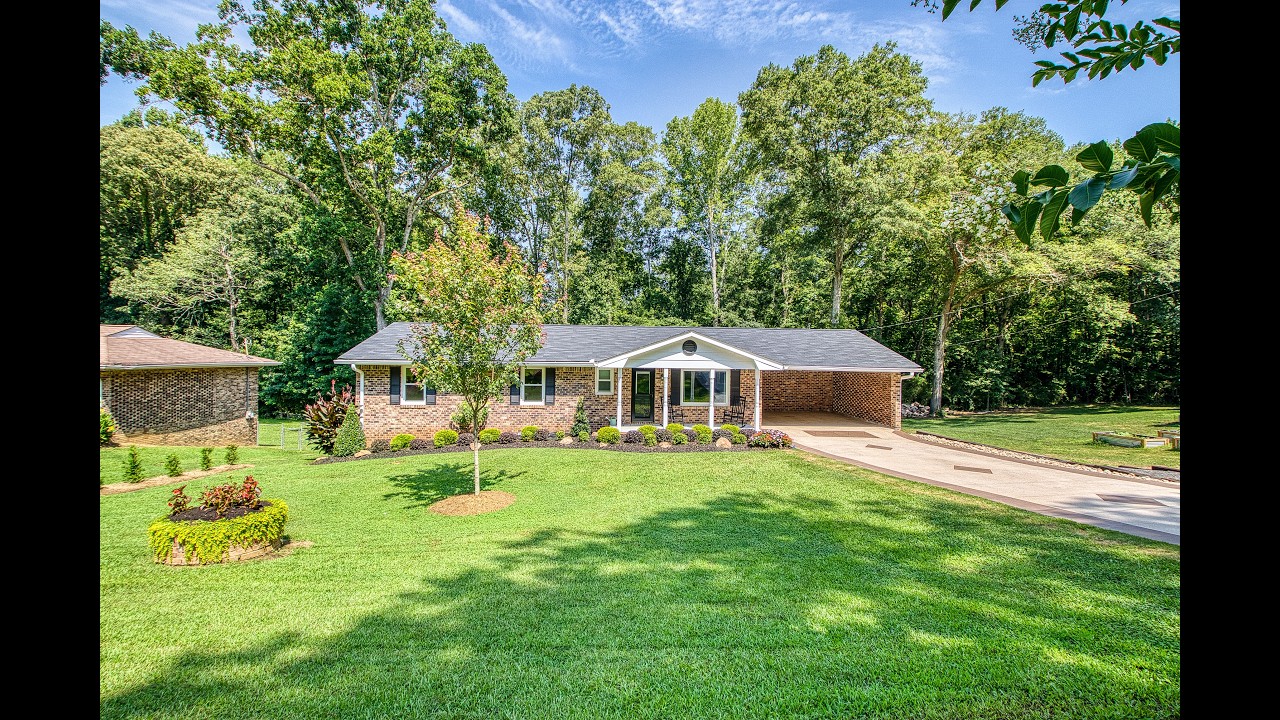 27 Lynhaven Dr., Newnan | Updated 4-Sided Brick Ranch with Full Basement 27 Lynhaven Dr., Newnan | Updated 4-Sided Brick Ranch with Full Basement