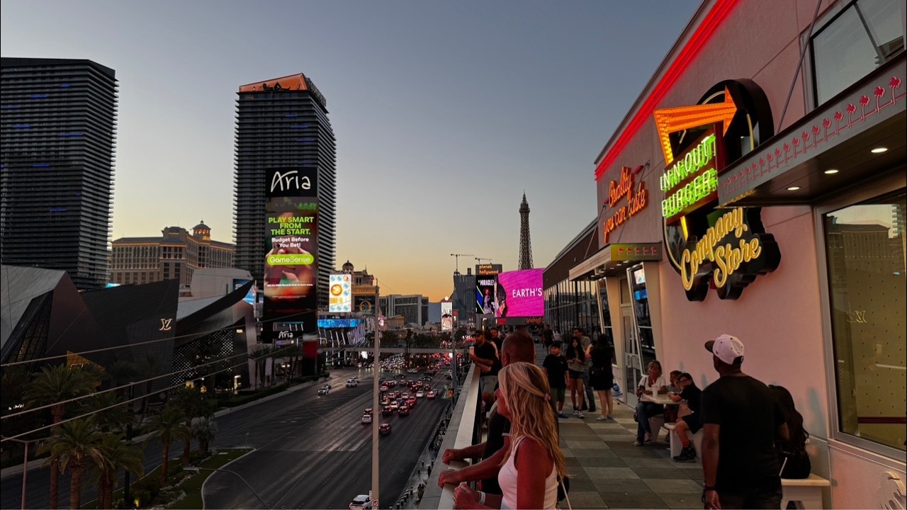 LAS VEGAS LIVE! Friday Night 4th of July Weekend is CRAZY – July 3, 2026 🇺🇸
